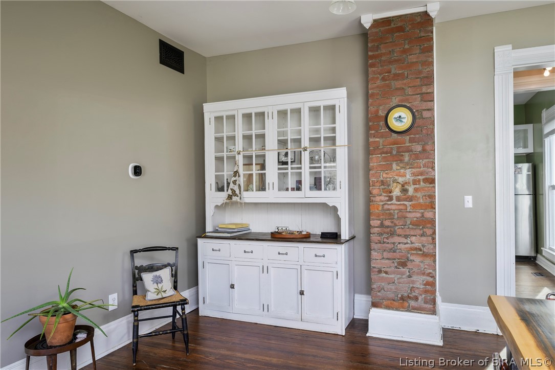 511 E Chestnut Street Property Photo 10
