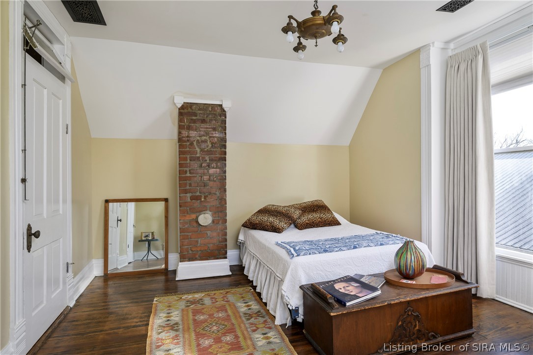511 E Chestnut Street Property Photo 24