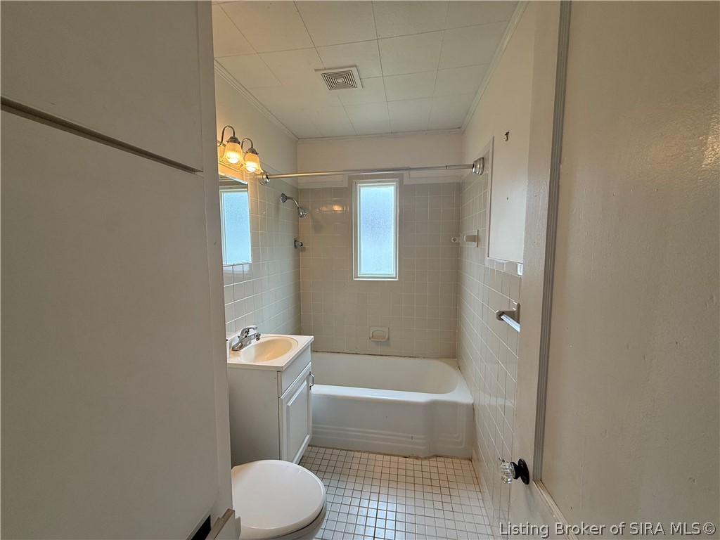 131 Adams Street Property Photo 7