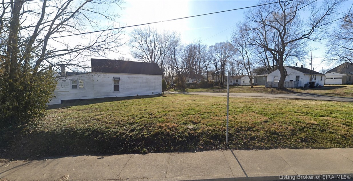 1556 E 8th Street Property Photo 2