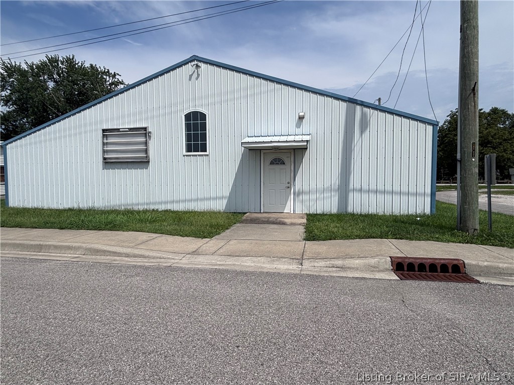 50 W Oak Street Property Photo 2