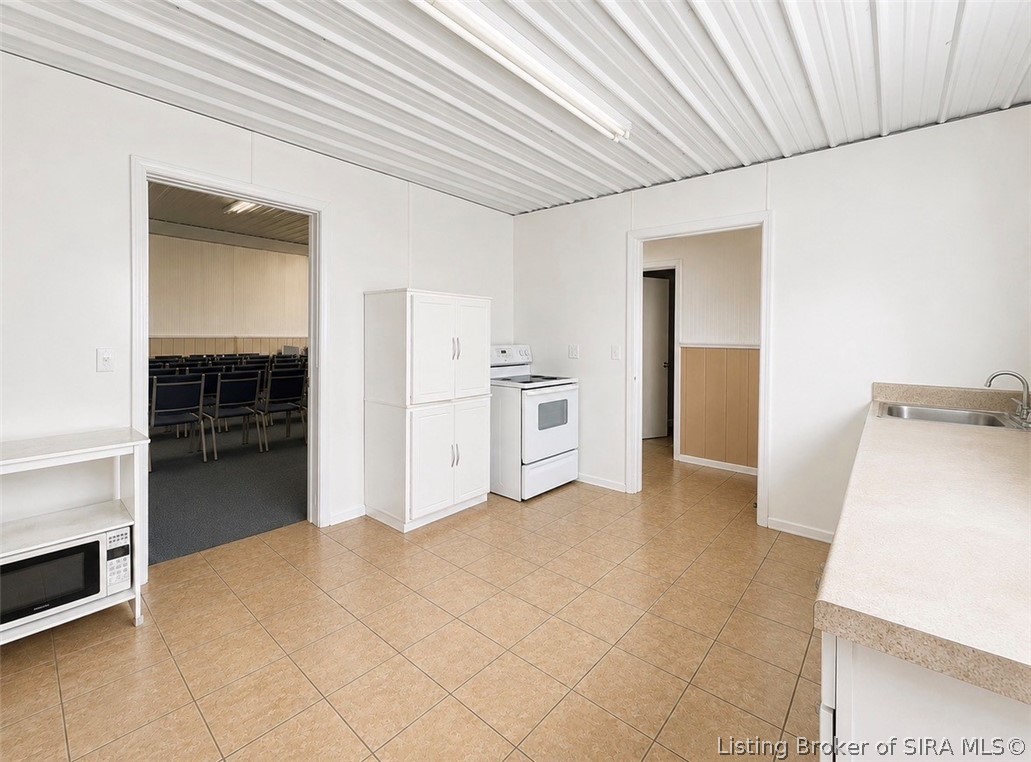 50 W Oak Street Property Photo 6