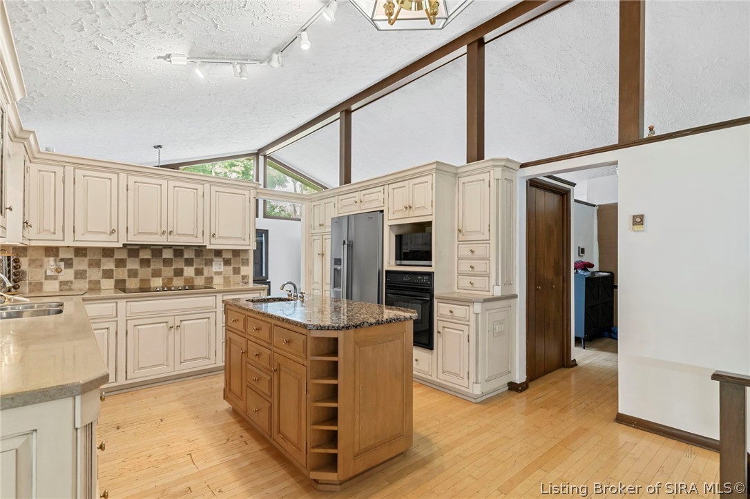 306 Fairmount Drive Property Photo 3