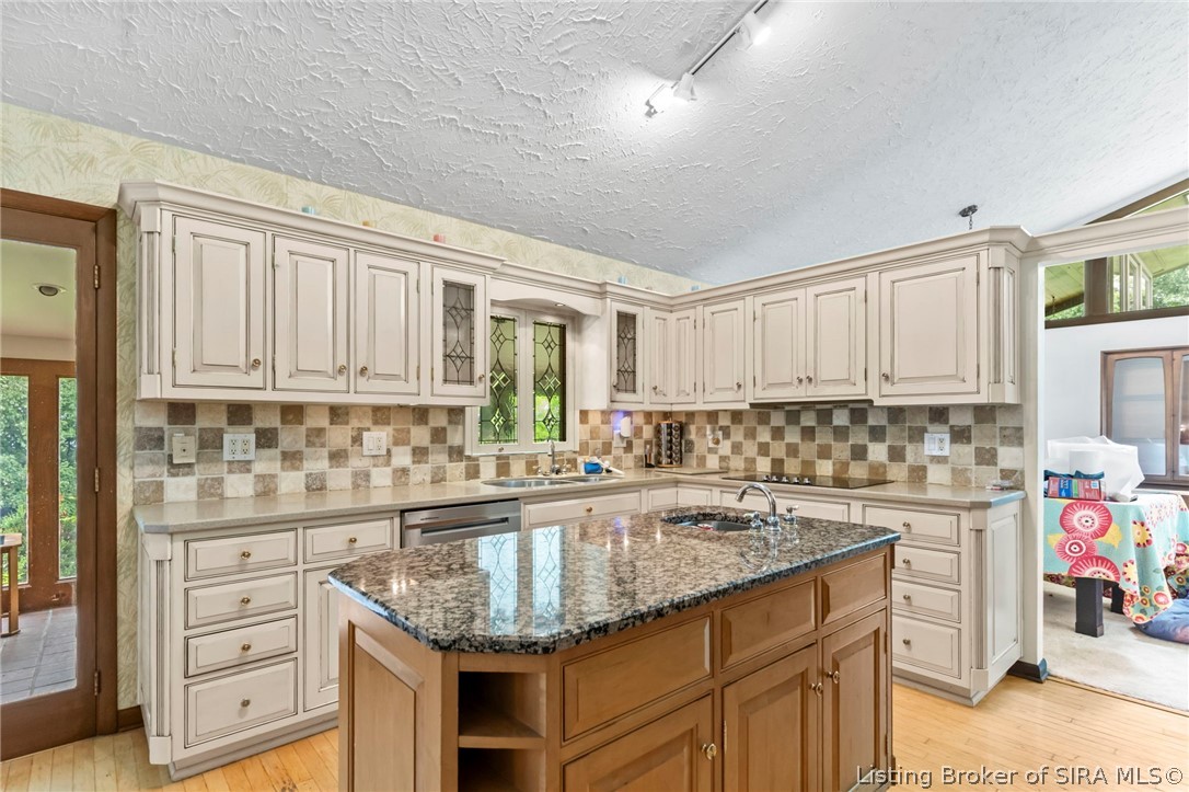 306 Fairmount Drive Property Photo 4