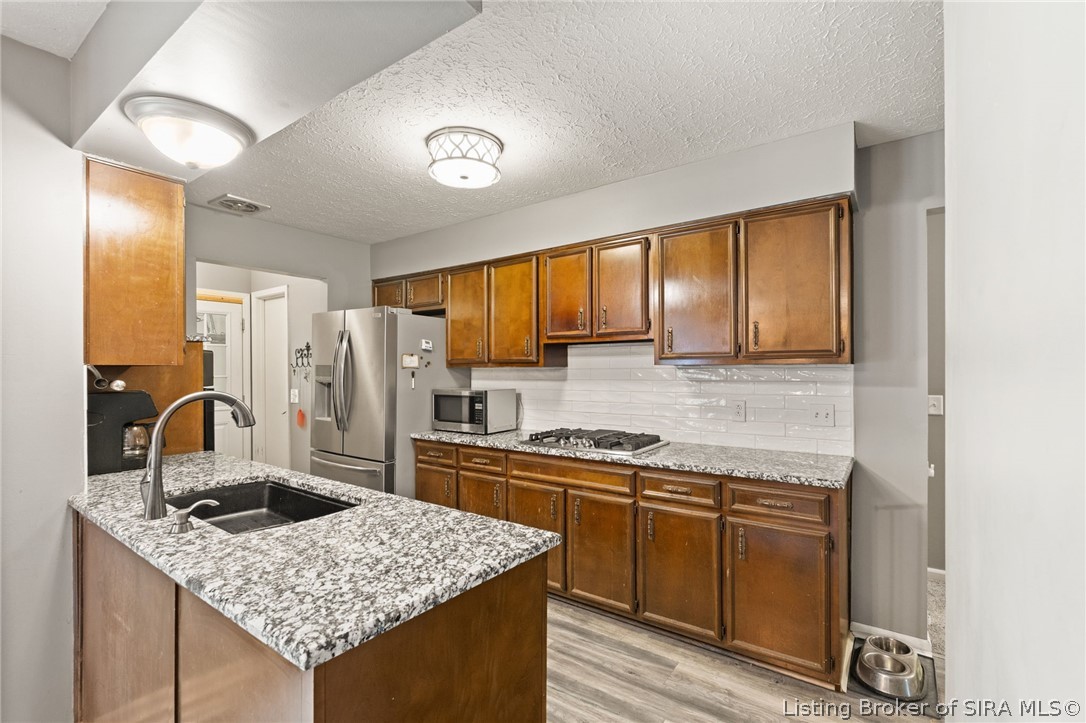 647 E Main Street Nw Property Photo 16