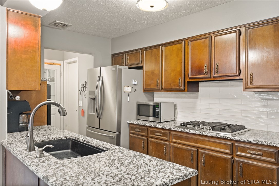 647 E Main Street Nw Property Photo 17