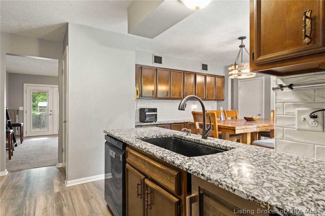 647 E Main Street Nw Property Photo 19