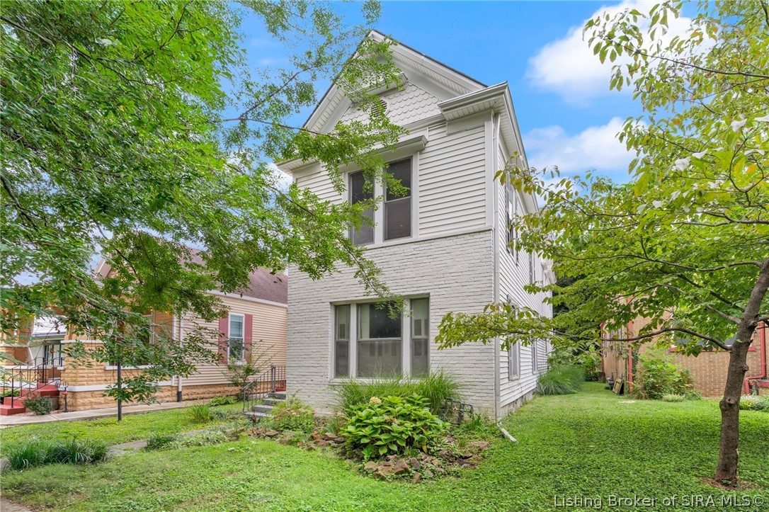 1211 E Elm Street Property Photo 2