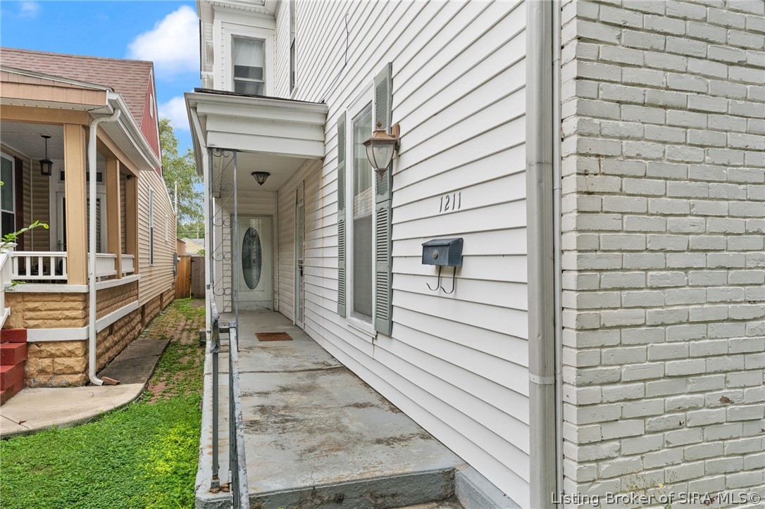 1211 E Elm Street Property Photo 3