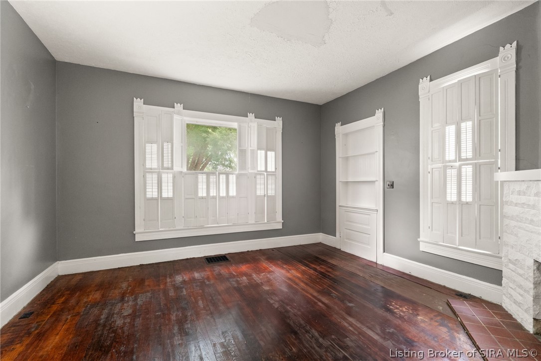 1211 E Elm Street Property Photo 6