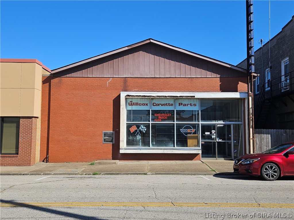 123 E Maple Street Property Photo 1