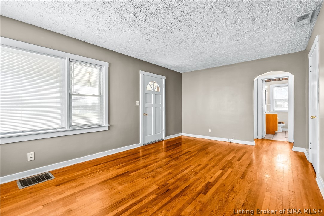 1327 E 8th Street Property Photo 4