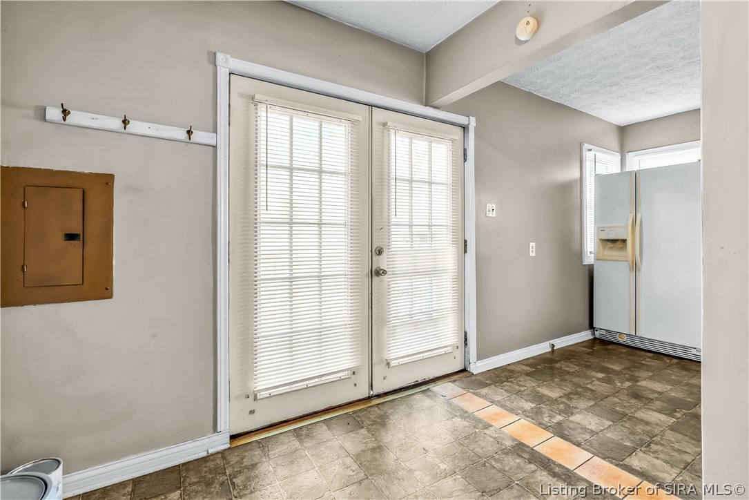1327 E 8th Street Property Photo 10