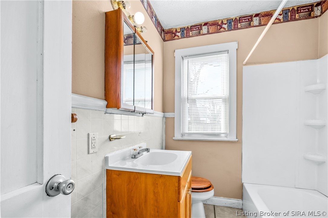 1327 E 8th Street Property Photo 17