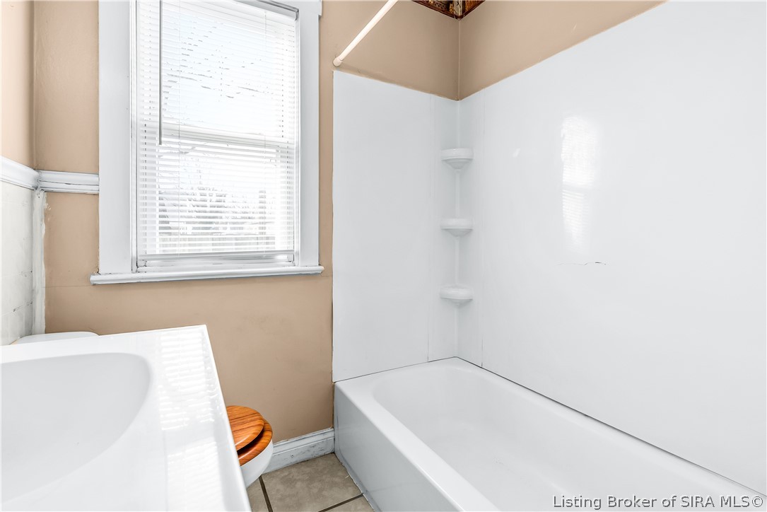 1327 E 8th Street Property Photo 18