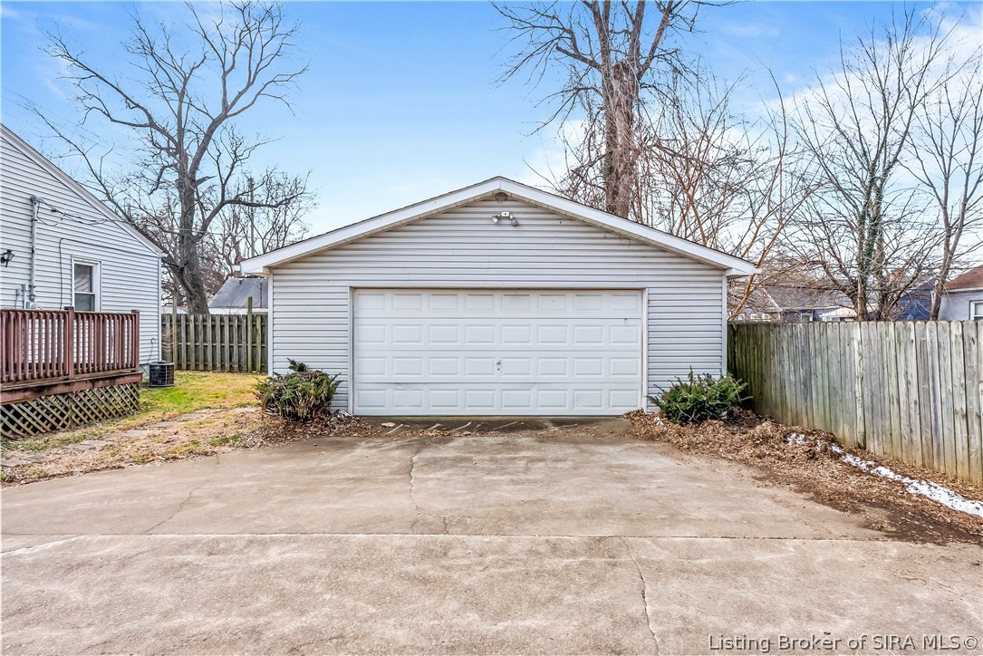 1327 E 8th Street Property Photo 26
