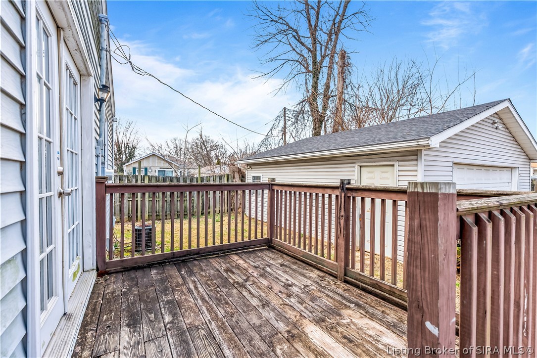 1327 E 8th Street Property Photo 29