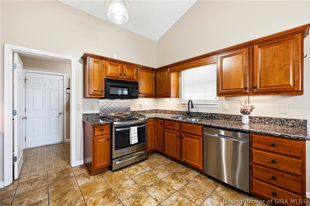 3016 Blue Sky Loop Property Photo 14