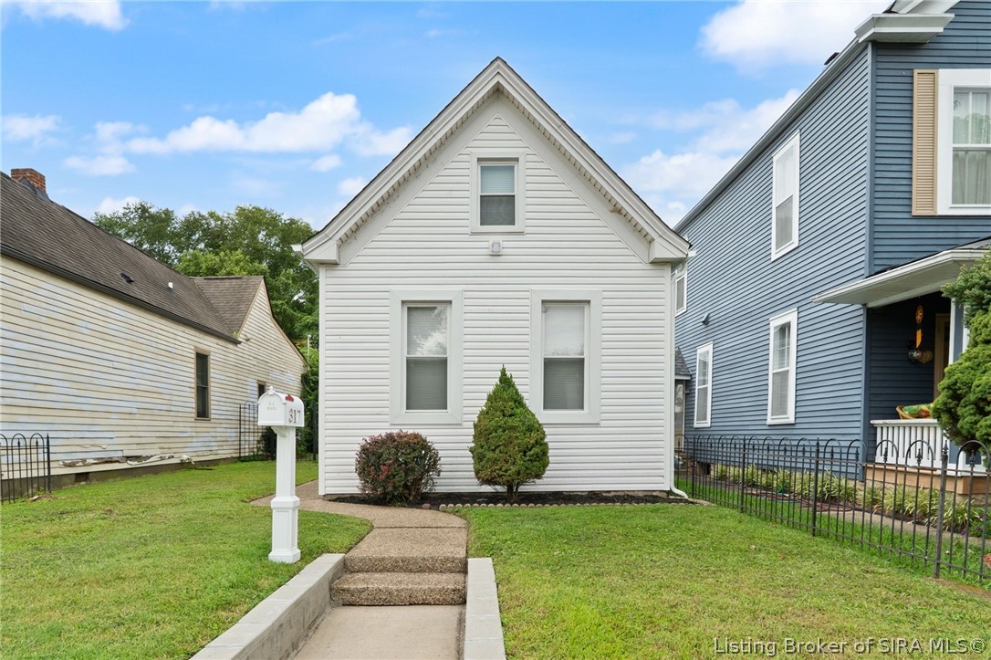 317 E 11th Street Property Photo 1