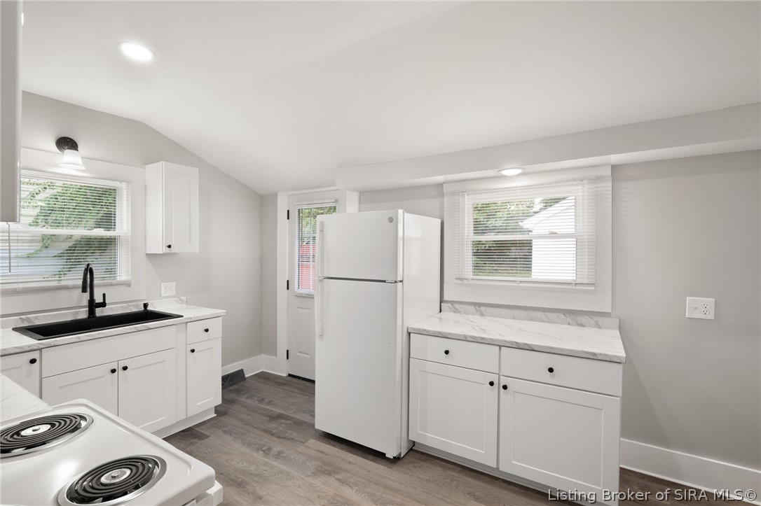 317 E 11th Street Property Photo 8