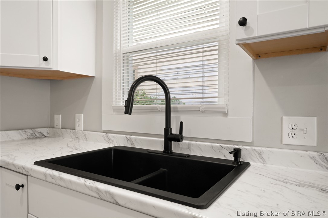 317 E 11th Street Property Photo 11