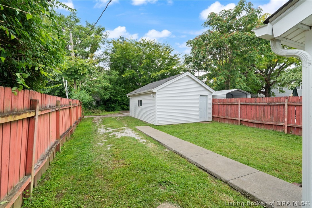 317 E 11th Street Property Photo 23