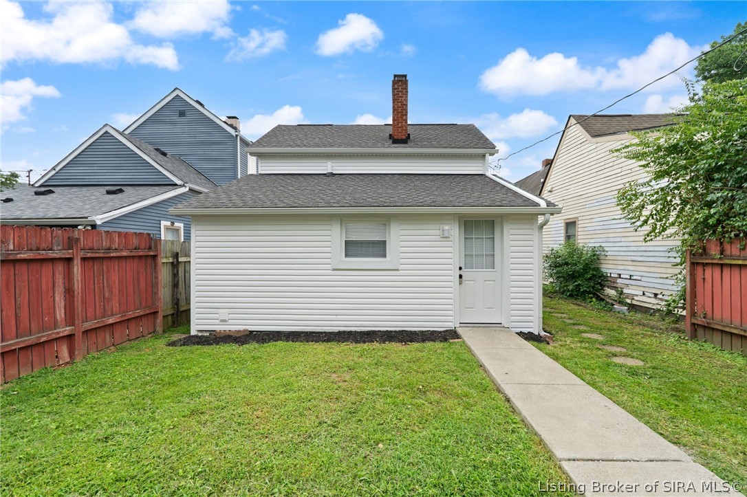 317 E 11th Street Property Photo 27