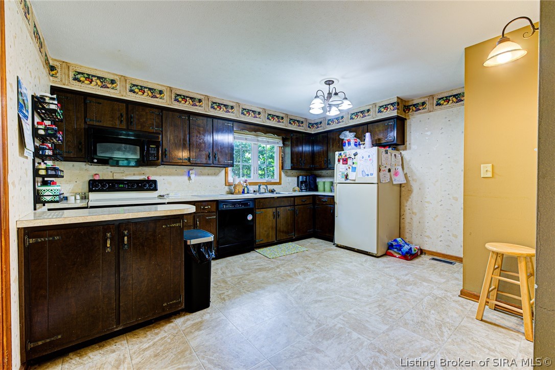 7553 E Hurst Road Property Photo 9