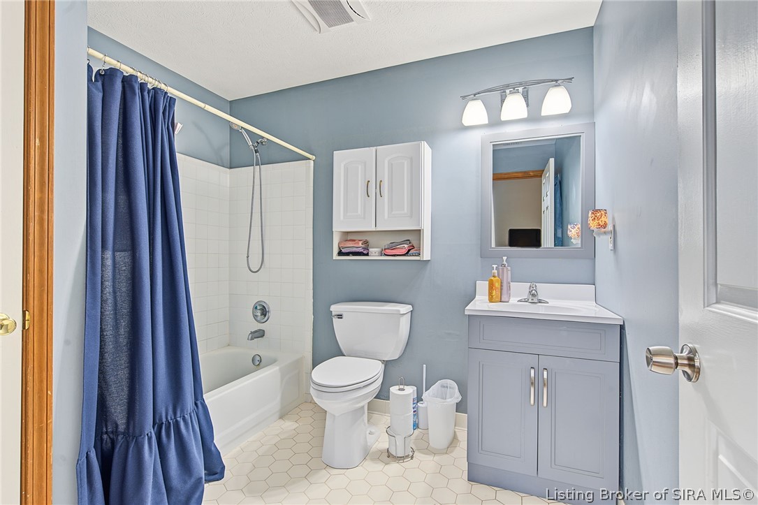 2900 Middle Road 20 Property Photo 14