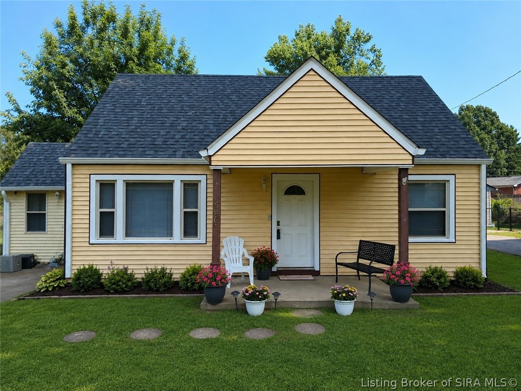 1586 Clifton Avenue Property Photo 3