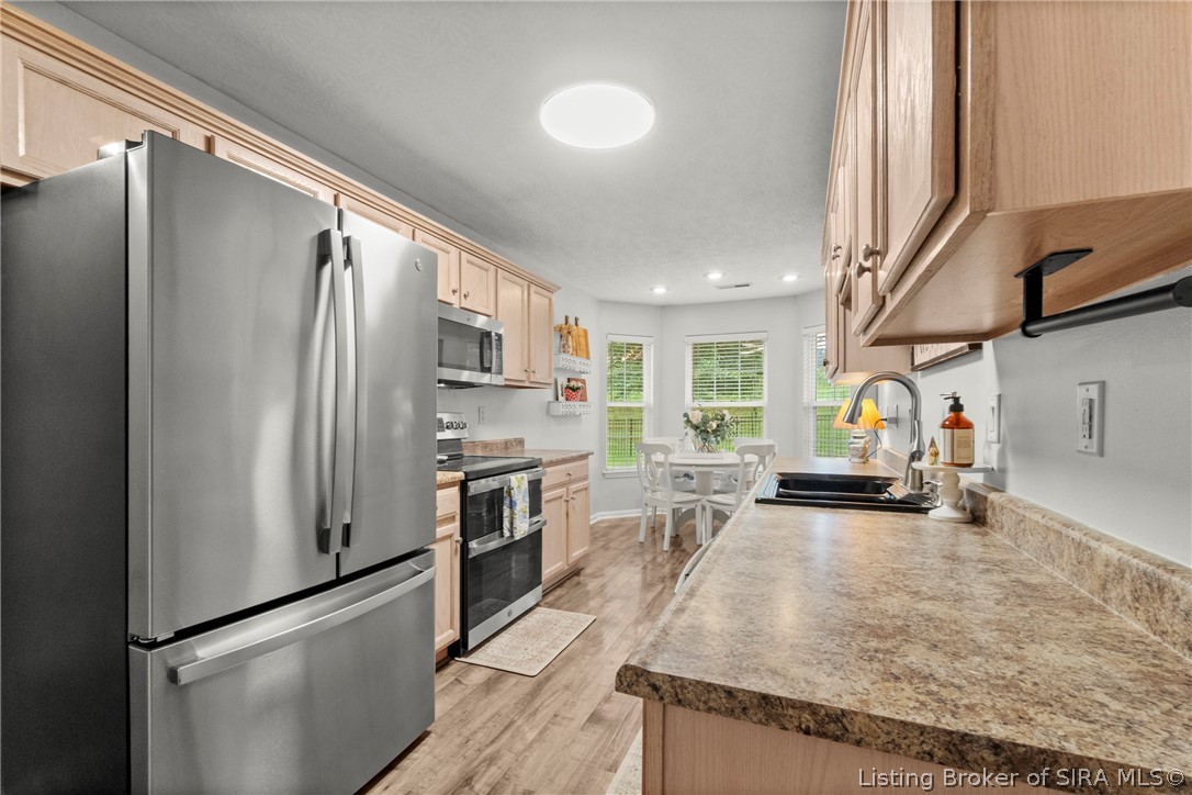7904 Hollowview Drive Property Photo 12