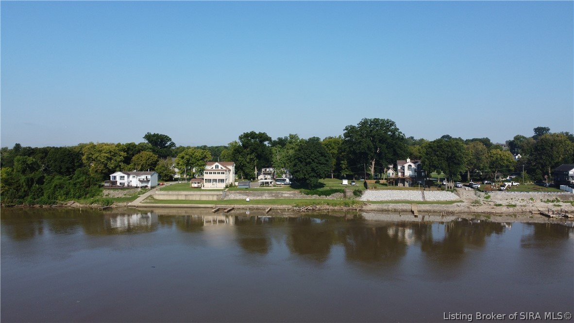 209 S Front Street Property Photo 2