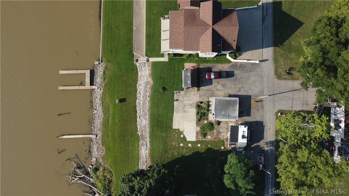 209 S Front Street Property Photo 7