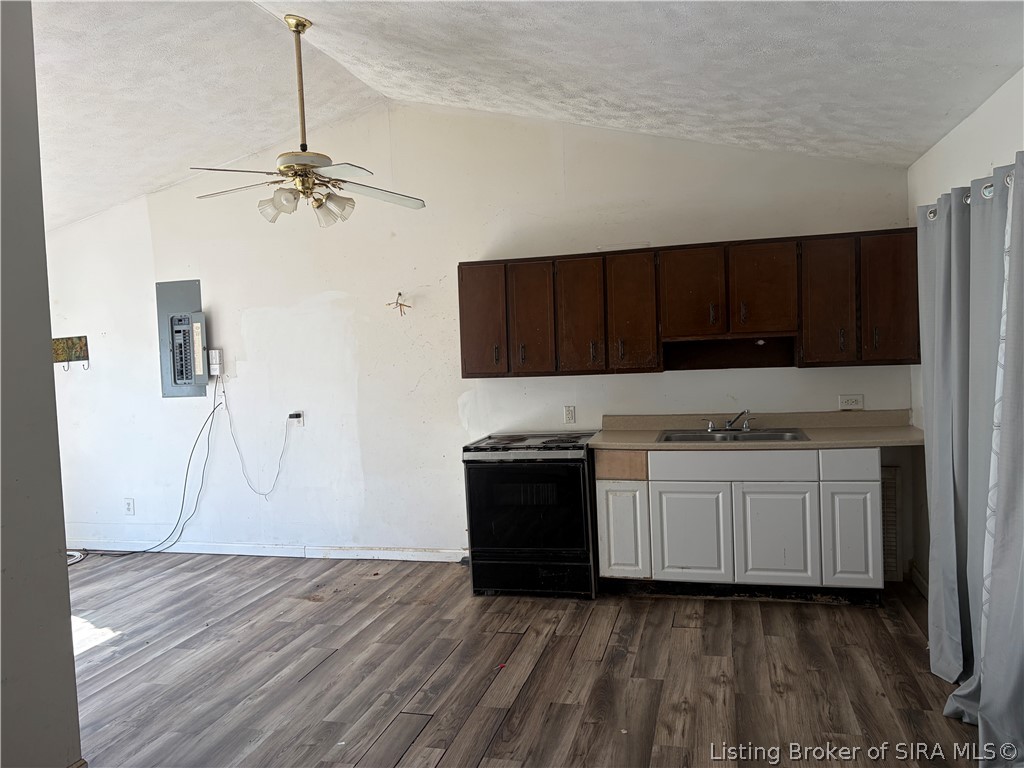 924 Walnut Street Property Photo 4
