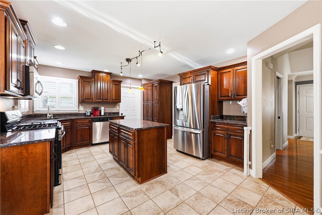 2409 Lakewood Boulevard Property Photo 17