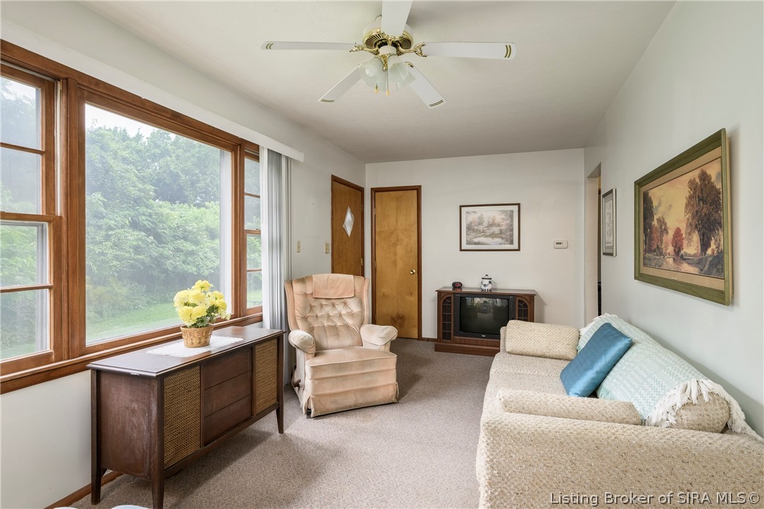 626 W 5th Street Property Photo 9