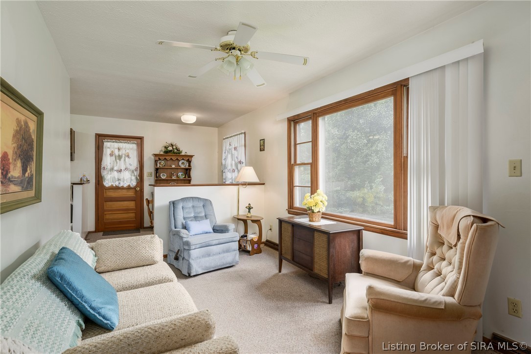 626 W 5th Street Property Photo 10