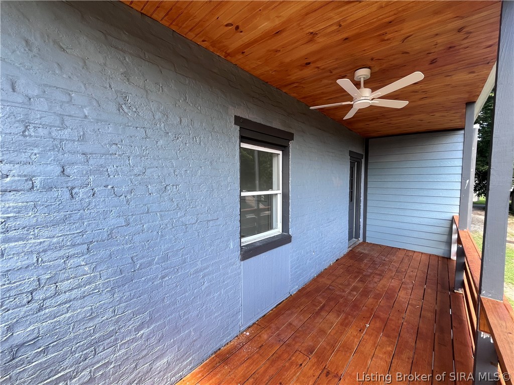 1020 W 2nd Street Property Photo 8