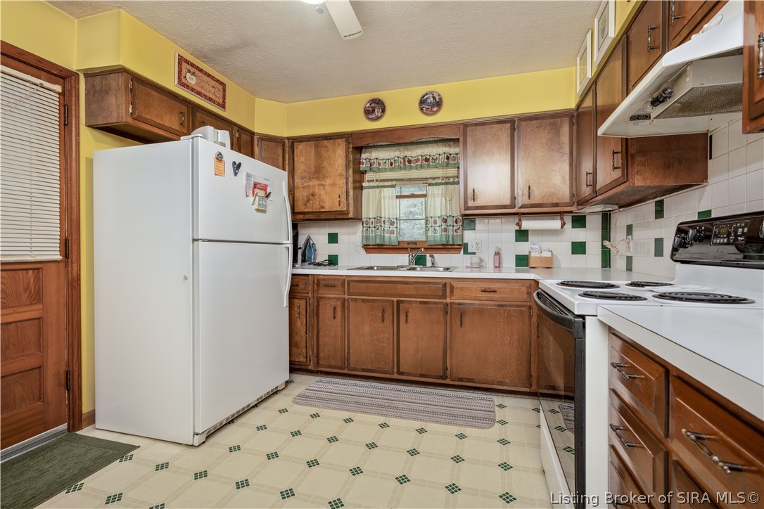 4210 E Bacon Hollow Road Property Photo 10