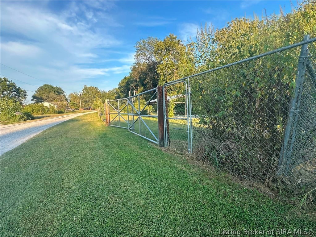 544 E Hilltop Drive Property Photo 22