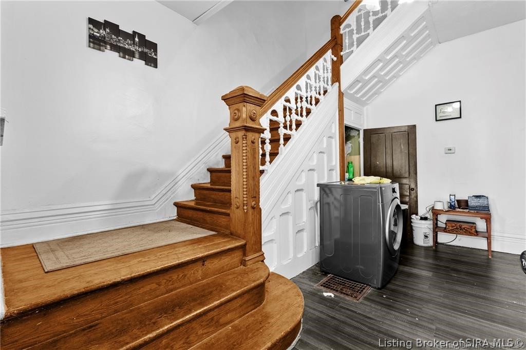 1832 Ekin Avenue Property Photo 3