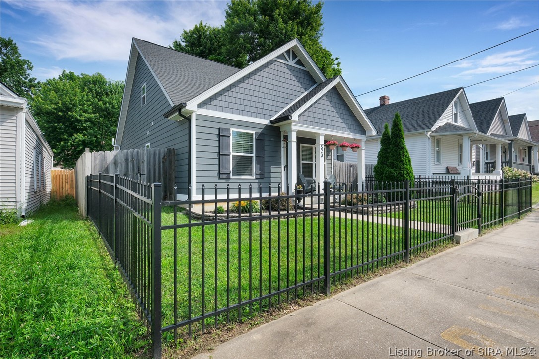 523 E Elm Street Property Photo 2
