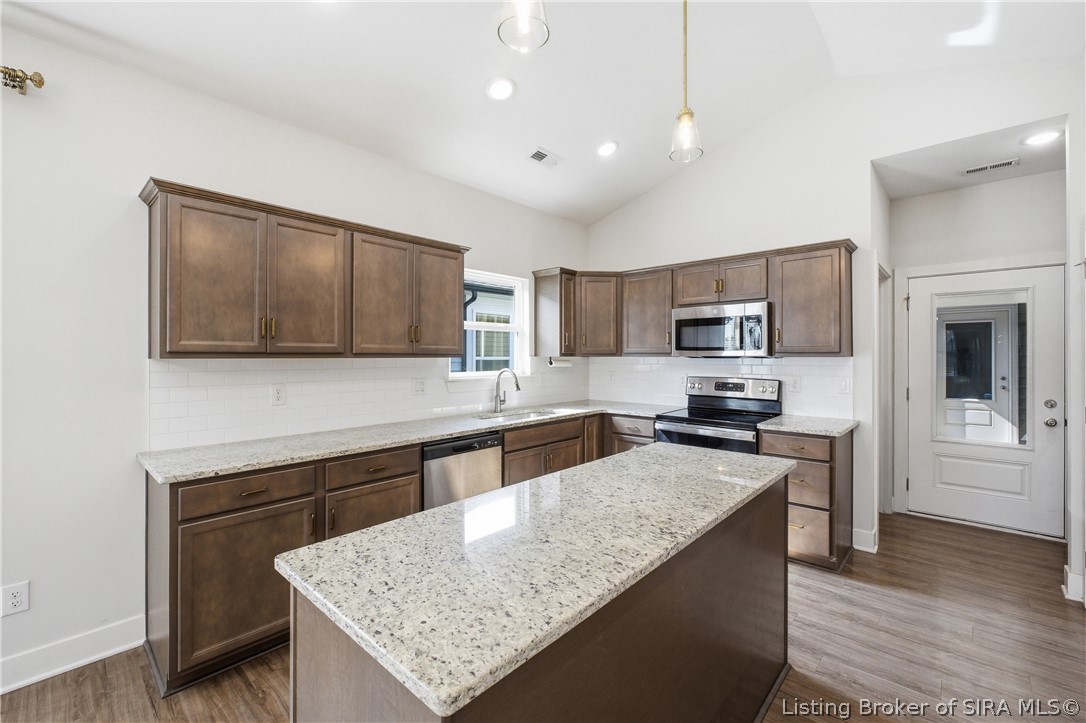 1242 Majestic Pass Property Photo 14