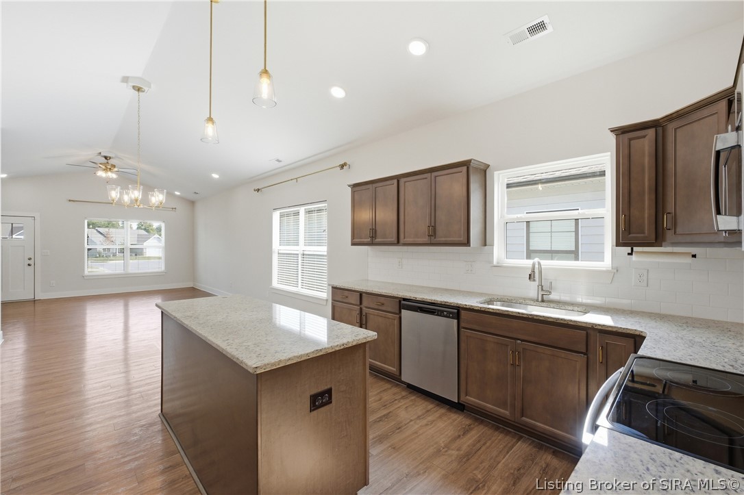 1242 Majestic Pass Property Photo 17