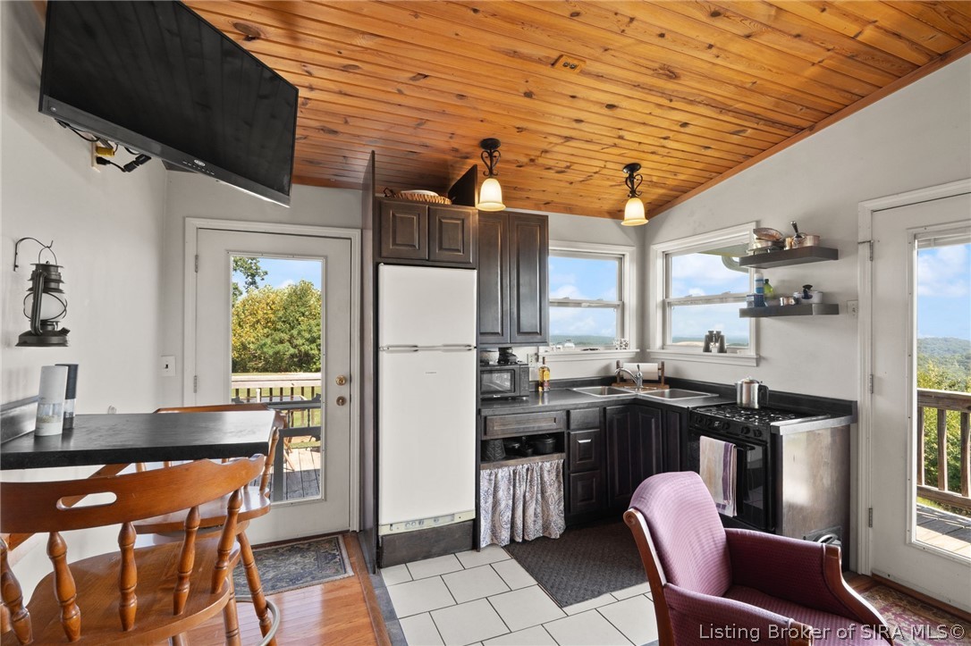 100 Chateau Vista Place Property Photo 34