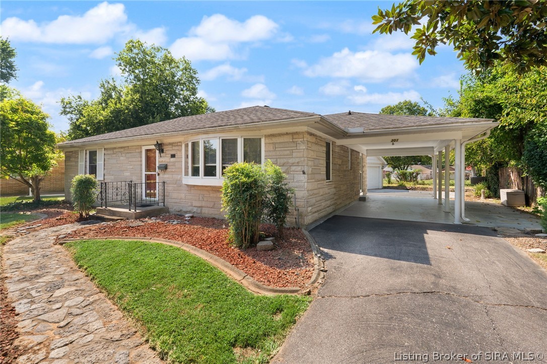 301 Mockingbird Drive Property Photo 4
