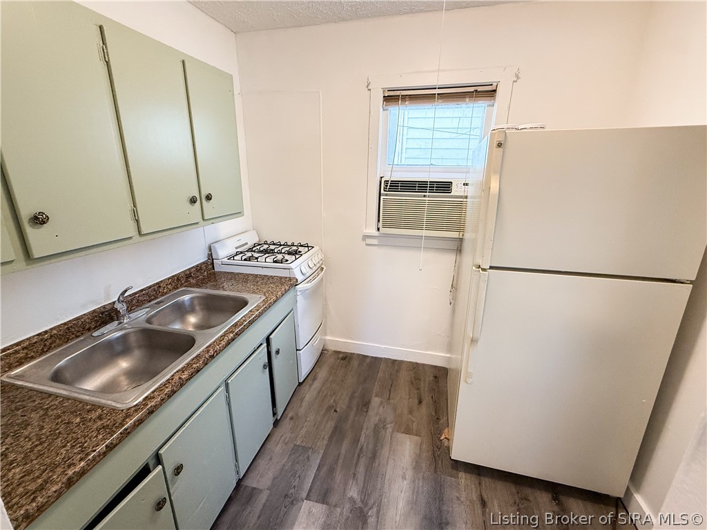 2235 Ekin Avenue 3 Property Photo 4