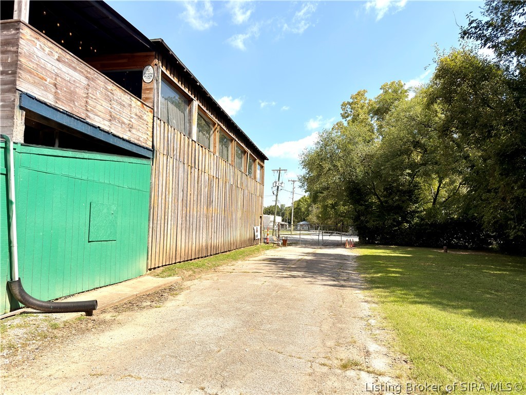 1720 Old River Road Property Photo 3