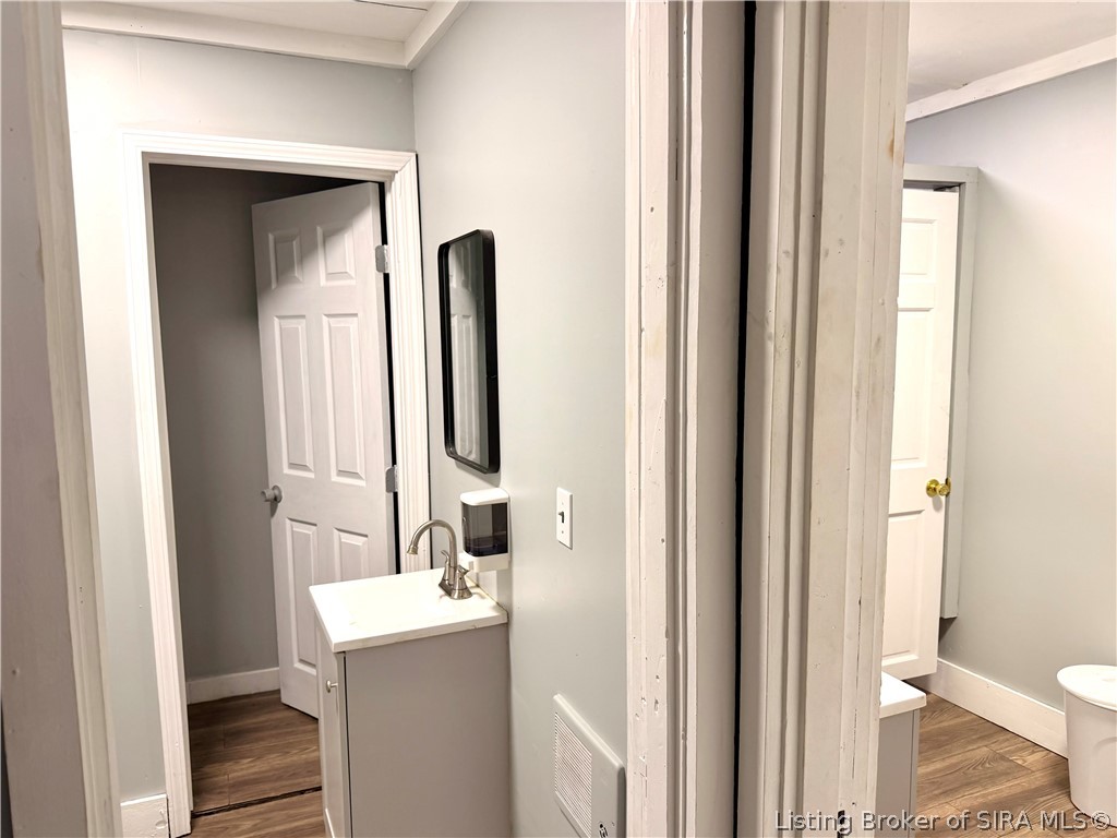 1720 Old River Road Property Photo 14