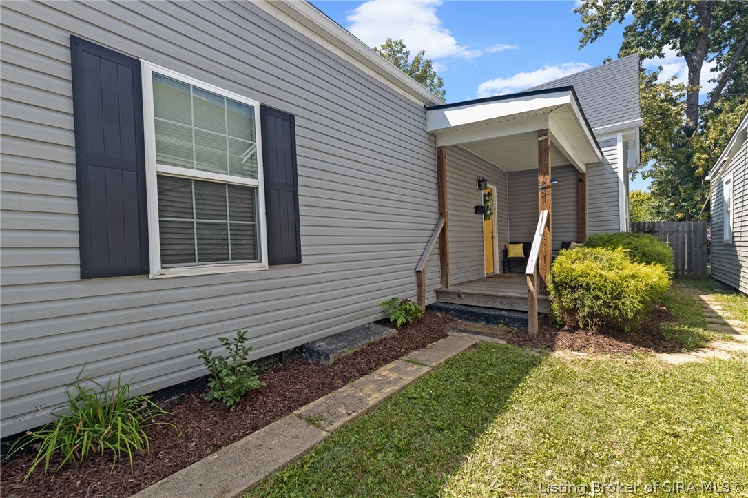 1831 Center Street Property Photo 4